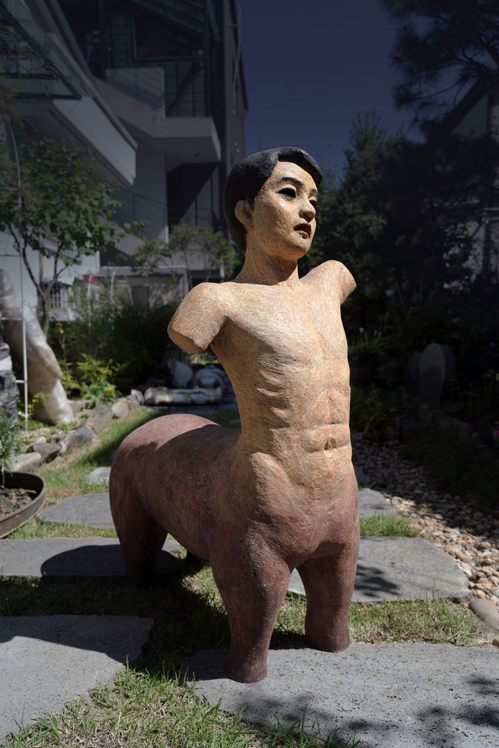 이종빈, Centaur 켄타우로스, 2013, Synthetic resin, painted, 115 × 51 × 80 cm *재판매 및 DB 금지