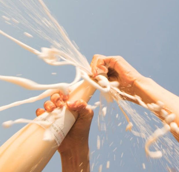 [서울=뉴시스] 연말 홈파티에 제격인 '복순도가 손막걸리' 이미지. 복순도가는 내수 진작을 위해 중소벤처기업부(중기부)에서 주최하고 한국중소벤처기업유통원이 주관하는 '12월 동행축제'에 참여한다. 2024.12.10. (사진=복순도가 제공)&nbsp; *재판매 및 DB 금지