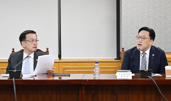 [서울=뉴시스] 최상목 부총리 겸 기획재정부 장관과 김병환 금융위원장. (사진=기획재정부 제공) 2024.12.09. photo@newsis.com *재판매 및 DB 금지