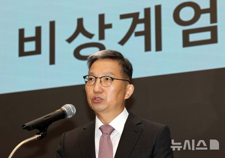 [서울=뉴시스] 고범준 기자 = 우종수 경찰청 국가수사본부장이 9일 오전 서울 서대문구 경찰청에서 윤석열 대통령의 비상계엄 수사 상황과 관련 브리핑 하고 있다. 2024.12.09. bjko@newsis.com