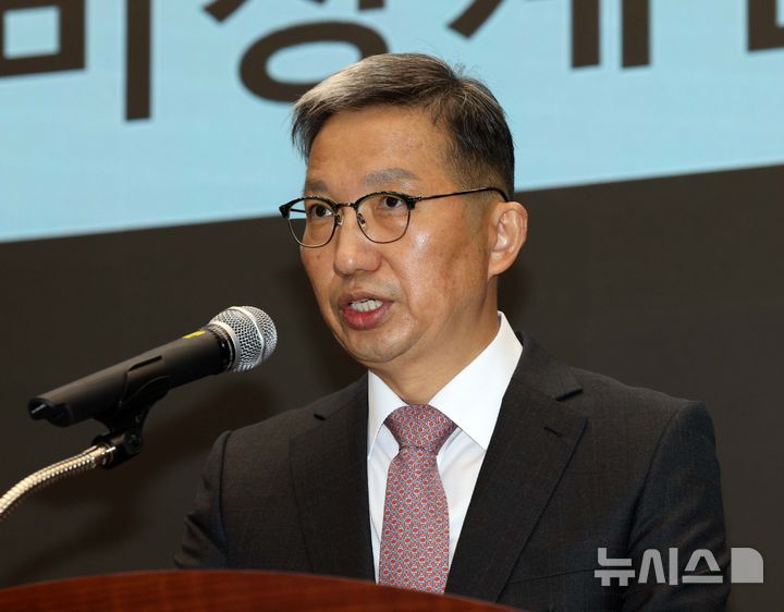 [서울=뉴시스] 고범준 기자 = 우종수 경찰청 국가수사본부장이 9일 오전 서울 서대문구 경찰청에서 윤석열 대통령의 비상계엄 수사 상황과 관련 브리핑 하고 있다. 2024.12.09. bjko@newsis.com