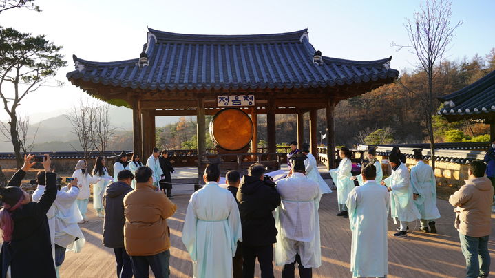 [영주=뉴시스] 영주 선비세상 정음정에 설치된 자하고. (사진=영주문화관광재단 제공) 2024.12.10. photo@newsis.com *재판매 및 DB 금지