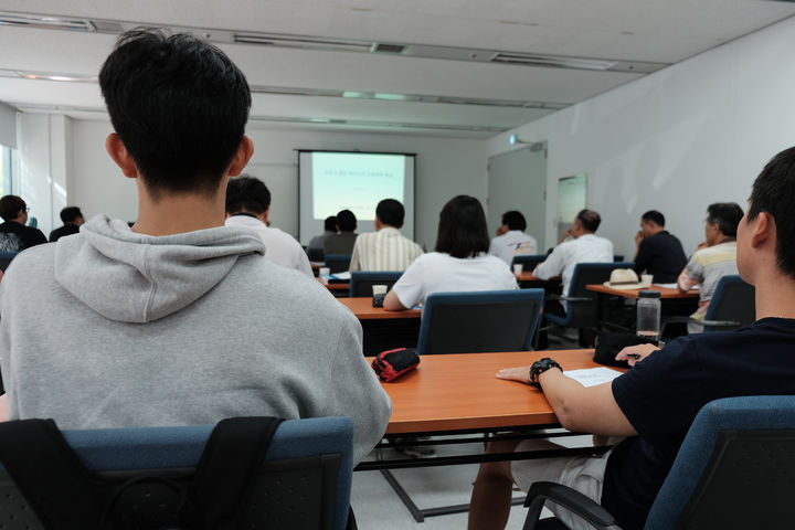 [서울=뉴시스]결혼과 출산을 장려하기 위해 연애 강좌를 개설한 중국의 대학들이 뭇매를 맞고 있다.(사진=유토이미지) *재판매 및 DB 금지