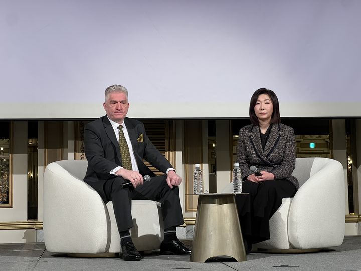 [서울=뉴시스] 김민성 기자 = 10일 오전 서울 강남구 언주로 그랜드 머큐어 임피리얼 팰리스 서울에서 열린 기자간담회에서 빈센트 르레이 아코르 앰배서더 코리아 운영총괄사장과 김경림 그랜드 머큐어 임피리얼 팰리스 서울 강남 총지배인이 질문에 대답하고 있다. 2024.12.10. kms@newsis.com *재판매 및 DB 금지