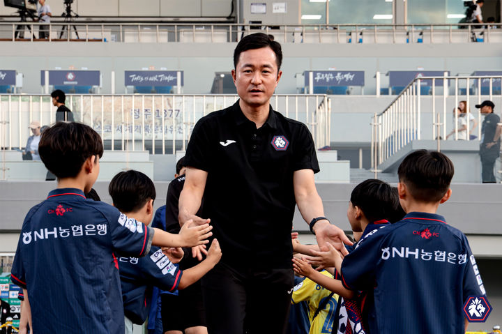 [서울=뉴시스] 프로축구 K리그2 충북청주의 권오규 감독. (사진=충북청주 제공) *재판매 및 DB 금지