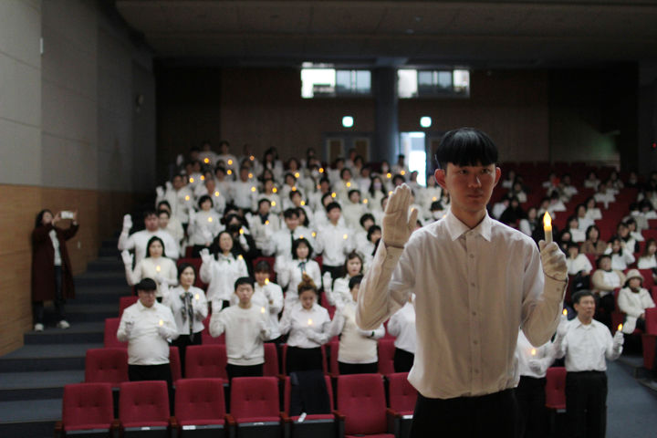 [부산=뉴시스] 부산과학기술대학교는 최근 부산 북구 대학 내 청우홀에서 '제1회 사회복지사 선서식'을 개최했다고 11일 밝혔다. (사진=부산과기대 제공) 2024.12.11. photo@newsis.com *재판매 및 DB 금지