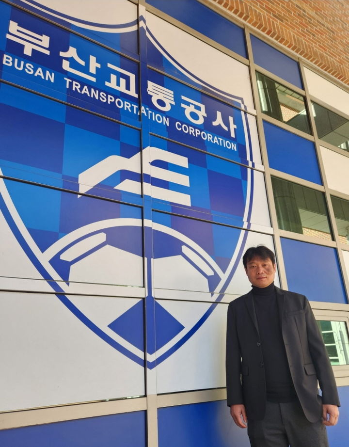 [부산=뉴시스] 부산교통공사 축구단 백기홍 신임 감독. (사진=부산교통공사 제공) 2024.12.11. photo@newsis.com *재판매 및 DB 금지