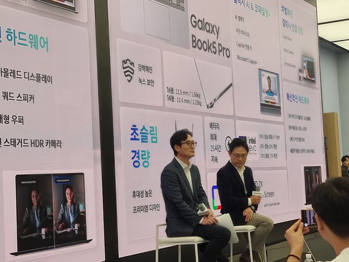 [서울=뉴시스]이민철 삼성전자 MX사업부 상무가 12일 삼성 강남에서 열린 기자간담회에서 질문에 답하고 있다. (사진=이지용 기자) 2024.12.12. leejy5223@newsis.com *재판매 및 DB 금지