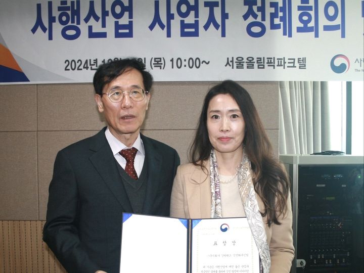 왼쪽부터 심오택 사감위원장 심경임 강원랜드 건전화추진팀장. *재판매 및 DB 금지