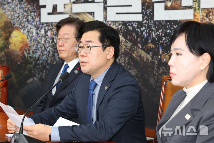 [서울=뉴시스] 권창회 기자 = 박찬대 더불어민주당 원내대표가 12일 오전 서울 여의도 국회에서 열린 최고위원회의에서 발언하고 있다. 2024.12.12. kch0523@newsis.com