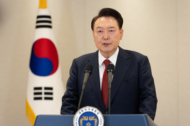 [서울=뉴시스] 최진석 기자 = 윤석열 대통령이 12일 서울 용산 대통령실 청사에서 대국민 담화를 하고 있다. (사진=대통령실 제공) 2024.12.12. photo@newsis.com *재판매 및 DB 금지
