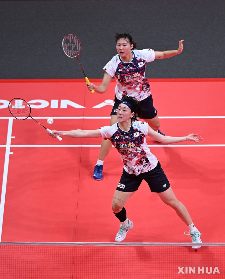 [항저우=신화/뉴시스] HSBC 세계배드민턴연맹(BWF) 월드 투어 파이널스 2024 여자복식 결승전에 진출한 백하나-이소희 조. 2024. 12. 12.