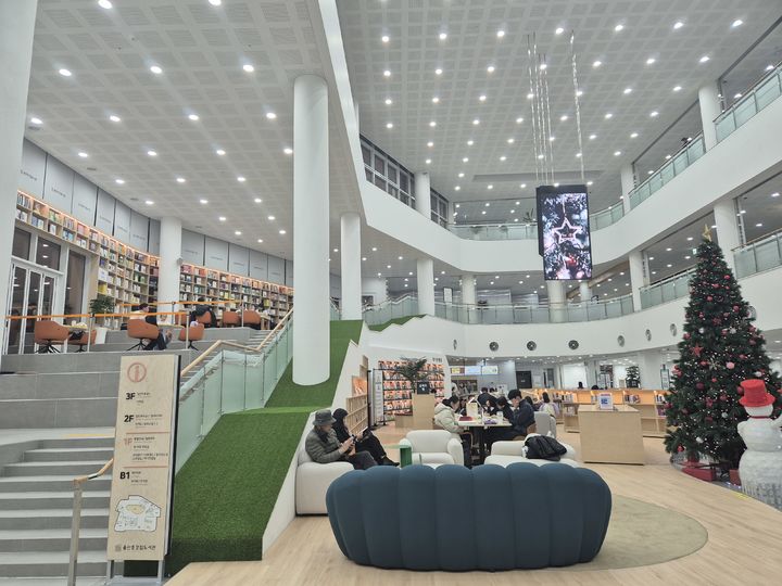 [울산=뉴시스] 구미현 기자 = 올해 개관한 울산종갓집도서관. 2024.12.13. gorgeouskoo@newsis.com *재판매 및 DB 금지