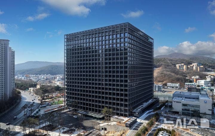 [성남=뉴시스] 제1회 성남시 건축상’ 대상에 선정된 HD현대 글로벌 R&D센터 (사진=성남시 제공) 2024.12.13.photo@newsis.com