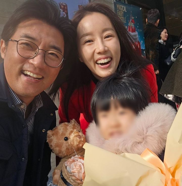 [서울=뉴시스] 배우 안재욱이 가족과 일상을 공개했다. (사진=안재욱 인스타그램 캡처) 2024.12.13. photo@newsis.com  *재판매 및 DB 금지