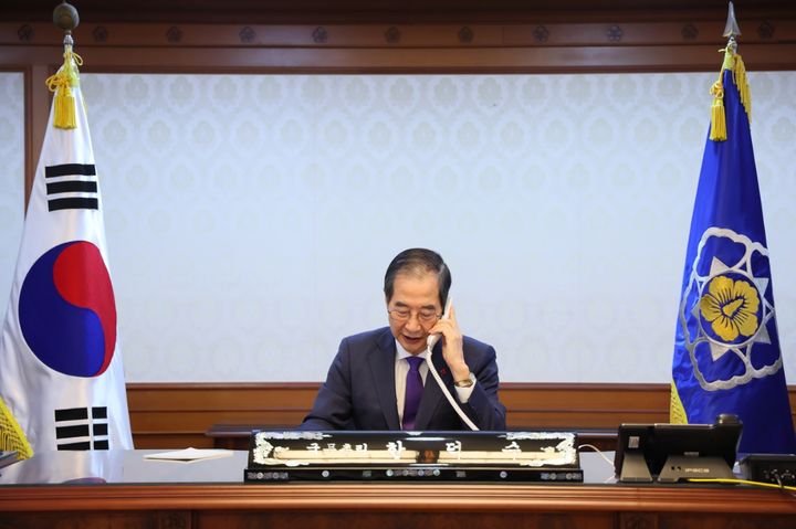 한덕수 대통령 권한대행은 15일 조 바이든 미국 대통령과 통화를 갖고 한미동맹과 북핵 문제를 협의했다. 현재의 국내 상황에 대해서도 설명했다. 2024.12..15(사진=총리실 제공) *재판매 및 DB 금지