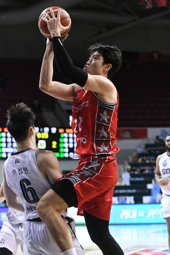 [서울=뉴시스] 프로농구 안양 정관장의 정효근. (사진=KBL 제공) *재판매 및 DB 금지