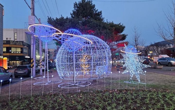 [보령=뉴시스] 보령지역 야간 경관 조명. (사진=보령시청 제공) 2024.12.16. photo.newsis.com *재판매 및 DB 금지