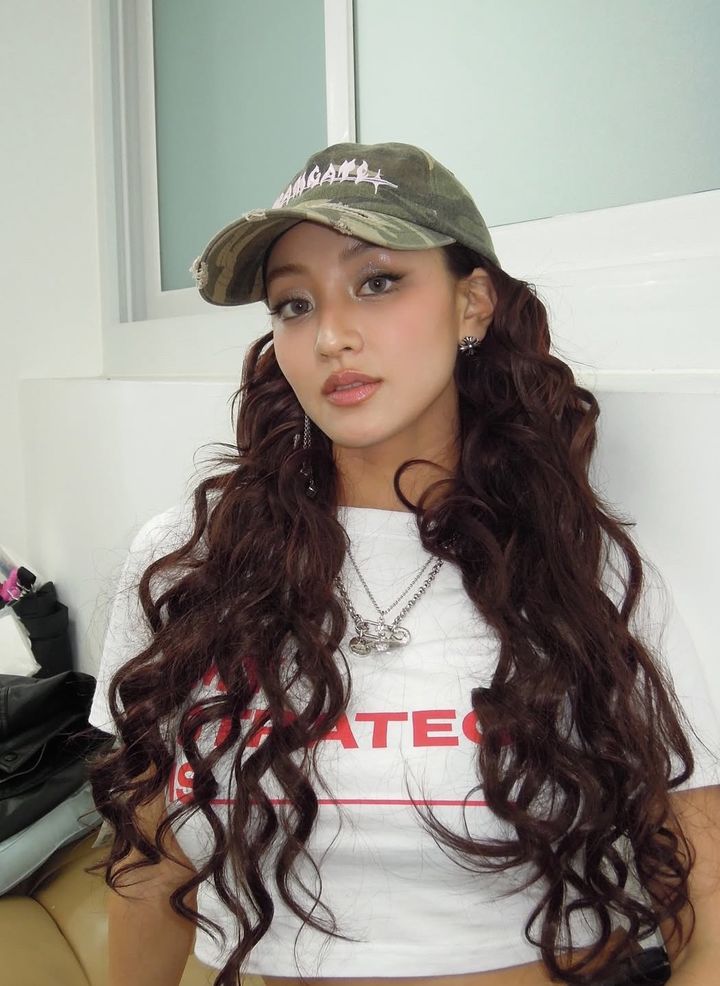 [서울=뉴시스] 14일 지효는 자신의 인스타그램에 "MY STRATEGY IS"라는 글과 함께 사진 여러 장을 올렸다. (사진=인스타그램 갈무리) *재판매 및 DB 금지