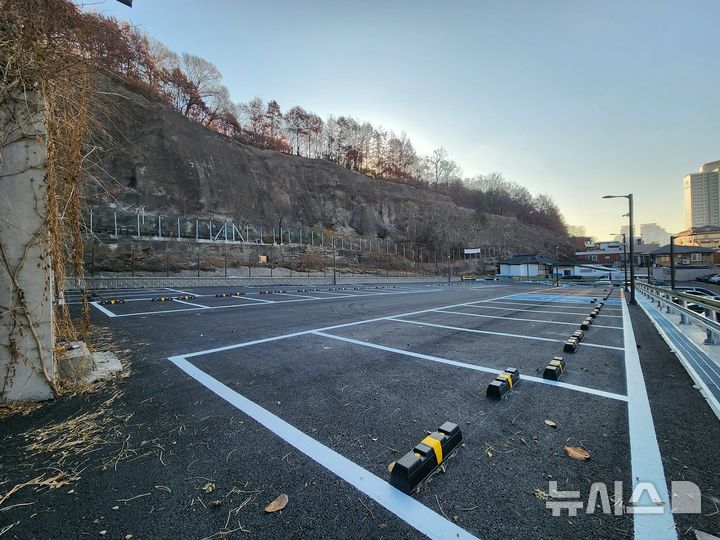 [서울=뉴시스]숭인 공영주차장.