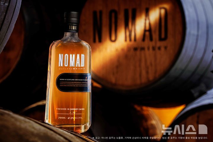 [서울=뉴시스] 노마드 아웃랜드 위스키. (사진= 골든블루 인터내셔널 제공)&nbsp;&nbsp;&nbsp; 