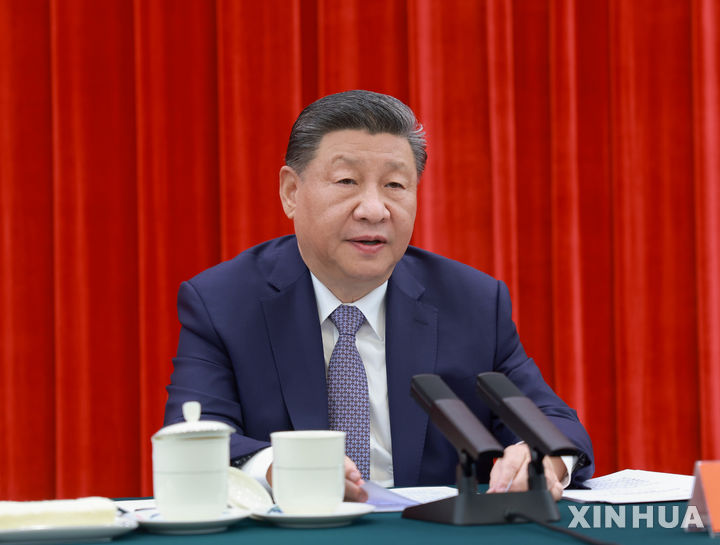 [베이징=신화/뉴시스] 시진핑 중국 국가주석이 당외 인사들과 가진 경제 좌담회에서 자국 경제에 대한 자신감을 갖고 각종 리스크에 대응해야 한다고 주문했다. 시 주석 자료사진. 2025.12.09