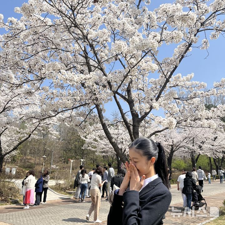 [서울=뉴시스]급성 백혈병으로 중환자실 입원 치료까지 했었던 한국무용 전공 여고생이 항암 치료와 조혈모 세포이식을 무사히 마치고 무대로 돌아갔다. (사진= 서울성모병원 제공) 2024.12.17. photo@newsis.com. 