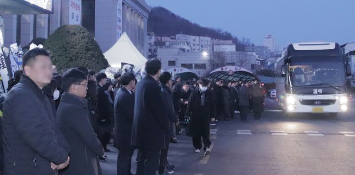 [김포=뉴시스] 악성 민원에 시달리다 숨진 김포시 30대 공무원의 노제 모습. (사진=김포시 제공) 2025.02.20. photo@newsis.com *재판매 및 DB 금지
