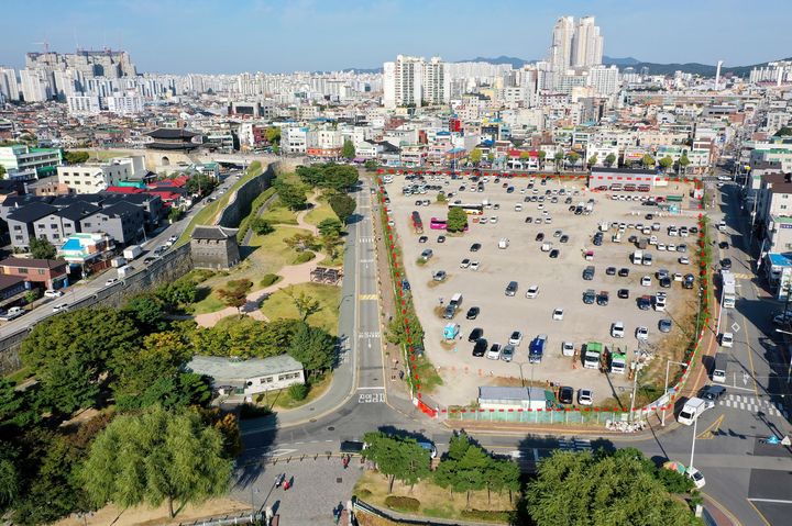 [수원=뉴시스] 수원 영화문화관광지구 전경. 빨간색으로 점선 표시돼 있는 부지가 지난 8월 국토교통부 주관 '2024 상반기 도시재생 혁신지구' 후보지로 선정된 사업대상지다. (사진=수원시 제공) 2024.12.17. photo@newsis.com *재판매 및 DB 금지