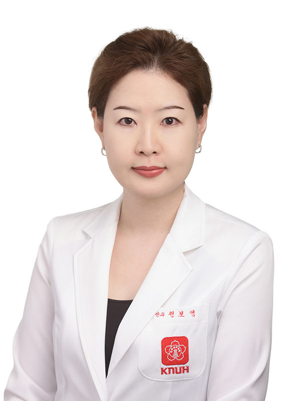 [대구=뉴시스] 칠곡경북대학교병원은 안과 전보영 교수가 홍콩 컨벤션센터에서 개최된 아시아신경안과학회(Asian Neuro-Ophthalmology Society Meeting)에서 최우수 포스터 연제상을 수상했다고 17일 밝혔다. (사진=칠곡경북대병원 제공) 2024.12.17. photo@newsis.com *재판매 및 DB 금지