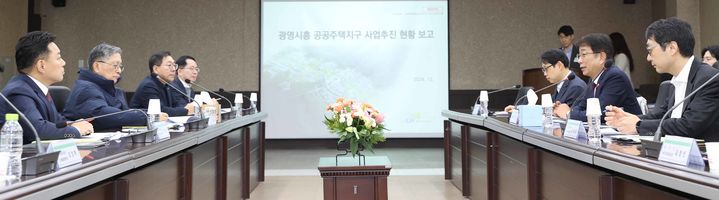 [서울=뉴시스] 박상우 국토교통부 장관이 17일 오후 한국토지주택공사(LH) 광명시흥본부를 찾아, 광명·시흥 공공주택지구(광명·시흥 지구) 공급계획을 점검하고 있다. 2024.12.17. (사진=국토교통부 제공) photo@newsis.com *재판매 및 DB 금지