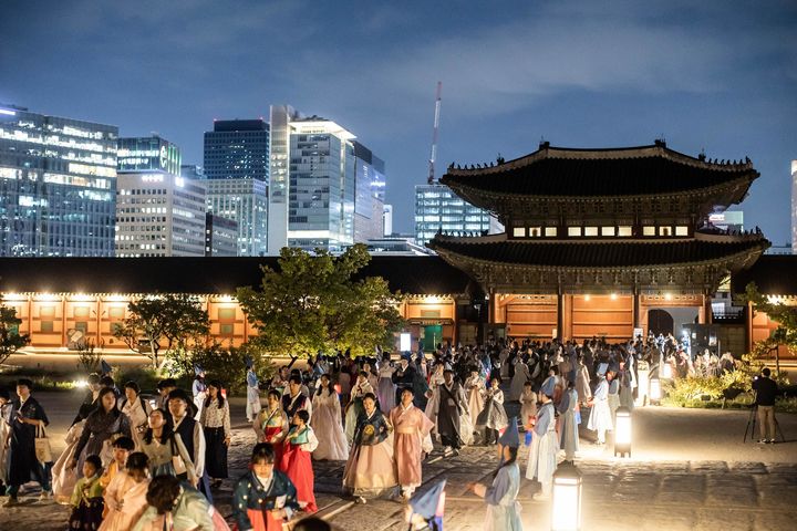 [서울=뉴시스] 궁중문화축전 – 경복궁 한복연향 (사진=국가유산청 제공) 2024.12.19. photo@newsis.com *재판매 및 DB 금지