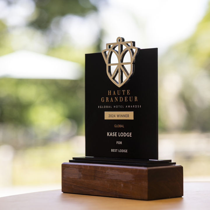 [서귀포=뉴시스] 제주 서귀포시 표선면에 위치한 호텔 카세로지가 2024년 오트 그랑데르 글로벌 어워드 에서 호텔 부문 위너로 2년 연속 선정된 데 이어, 와인 스펙테이터 어워드에서도 레스토랑 부문 '원 글라스(Award of Excellence)'를 수상했다. 사진은 오트 그랑데르 글로벌 어워드 상패 모습. (사진=호텔 카세로지 제공) 2024.12.19. photo@newsis.com&nbsp; *재판매 및 DB 금지