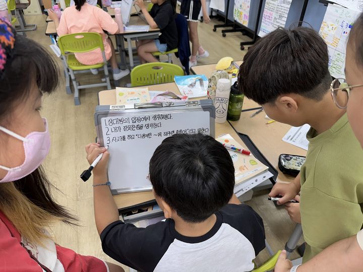 [대구=뉴시스] 대구시교육청은 교육부가 주관하고 한국청소년정책연구원이 주최한 올해 학교폭력 예방 프로그램 운영 우수사례 공모전에서 학교 부문대상을 지역 3개 초등학교가 모두 수상했다고 19일 밝혔다. (사진=대구교육청 제공) 2024.12.19. photo@newsis.com *재판매 및 DB 금지