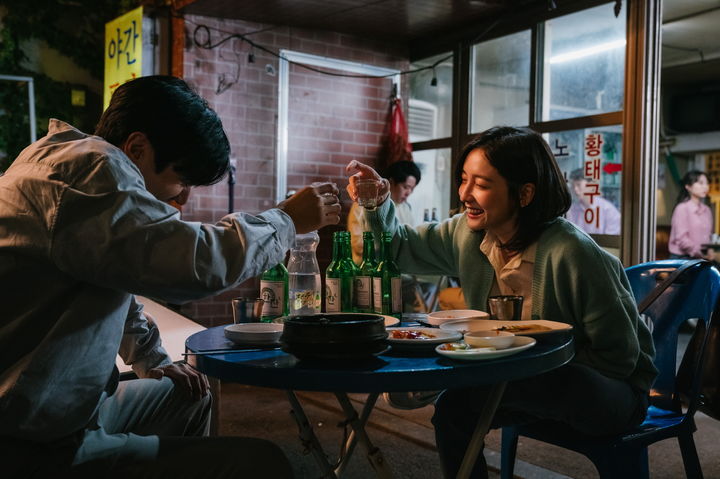 [서울=뉴시스] 영화 '동화지만 청불입니다' 스틸. (사진=미디어캔 제공) 2024.12.19. photo@newsis.com  *재판매 및 DB 금지