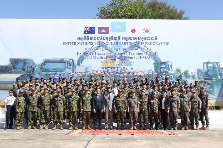 [서울=뉴시스] 지난 11월 18일에 개최된 ‘공병훈련 개회식’에서 참가자들이 함께 기념사진을 촬영하고 있다. (사진=국방부 제공) 2024.12.20. photo@newsis.com *재판매 및 DB 금지