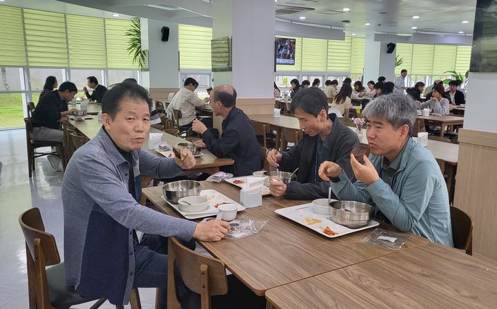 농식품공무원교육원이 올해 구내식당에서 진행해온 '우리 쌀 가공품 시식의 날'을 내년에도 교육생의 선호도를 반영해 지속 운영할 계획이라고 22일 밝혔다. (사진 = 농림축산식품부 제공) 2024.12.21. *재판매 및 DB 금지