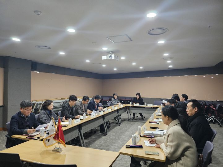 [홍성=뉴시스] 충남도-중국 허베이성, 교류협력 협의체 구성을 위한 실무회의 모습. *재판매 및 DB 금지