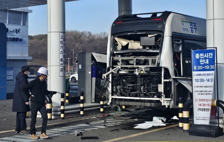 '3명 부상' 수소버스 폭발사고 내사종결…"원인 못 찾아"