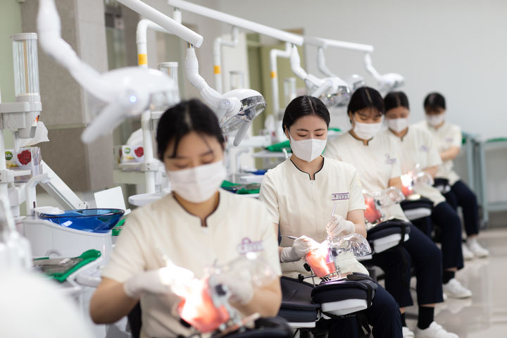 [영동=뉴시스] 유원대학교 치위생과 수업 모습. (사진=유원대 제공) photo@newsis.com *재판매 및 DB 금지