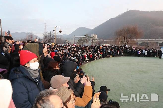 [군포=뉴시스] 지난해 열린 새해 맞이 행사 현장. (사진=군포시 제공). 2024.12. 25. photo@newsis.com *재판매 및 DB 금지 