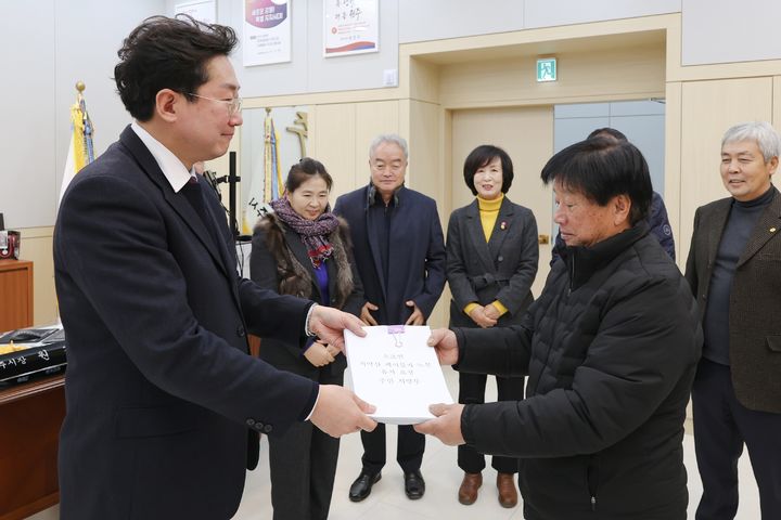 원주시 소초면,지역 균형발전 염원 면민 서명부 전달. *재판매 및 DB 금지