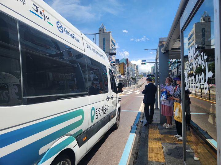 [제주=뉴시스] 제주도에서 시범운행한 자율주행버스인 '탐라자율차'. (사진=뉴시스DB) photo@newsis.com *재판매 및 DB 금지