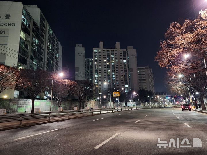 [의정부=뉴시스] 도로 가로등 덮개 전면 교체. (사진=의정부시 제공) 2024.12.28 photo@newsis.com