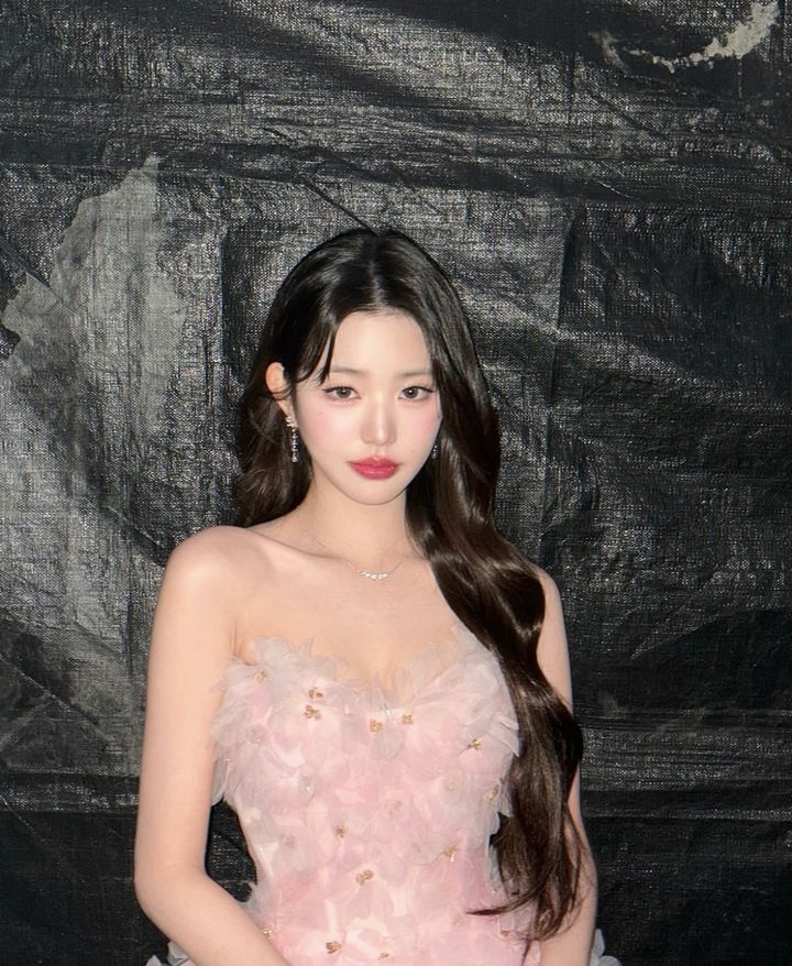 [서울=뉴시스] 장원영. (사진=인스타그램 캡처) 2024.12.27. photo@newsis.com *재판매 및 DB 금지