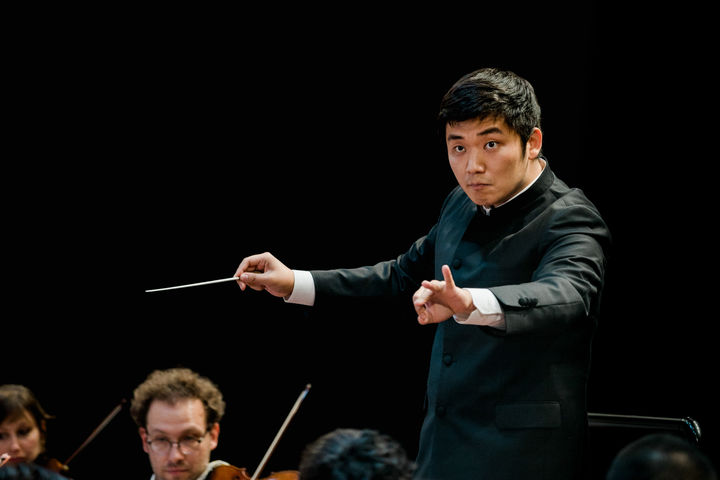 [서울=뉴시스] 지휘자 윤한결(사진=ⓒGstaad Menuhin Festival, 서울시향 제공) 2024.12.29. photo@newsis.com *재판매 및 DB 금지