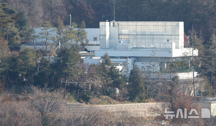 [서울=뉴시스] 김진아 기자 = 윤석열 대통령이 공조수사본부의 세 번째 소환 조사에도 불응한 29일 서울 용산구 대통령 관저에 적막감이 흐르고 있다. 2024.12.29. bluesoda@newsis.com