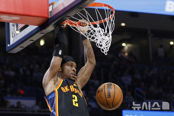 [오클라호마시티=AP/뉴시스] 미국프로농구(NBA) 오클라호마시티 선더의 셰이 길저스-알렉산더. 2024.12.29.