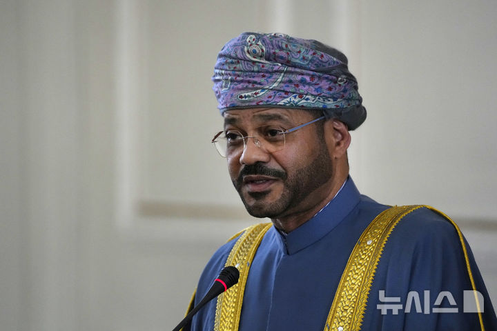 [테헤란=AP/뉴시스] 바드르 알부사이디 오만 외무장관 (사진=뉴시스DB)