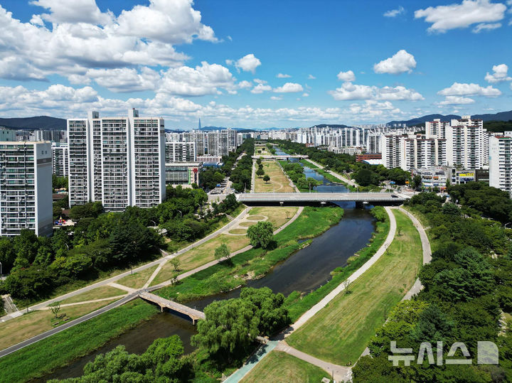 [성남=뉴시스] 성남시 분당구 이매동에서 바라본 대기질 상태 (사진=성남시 제공) 2024.12.30.photo@newsis.com